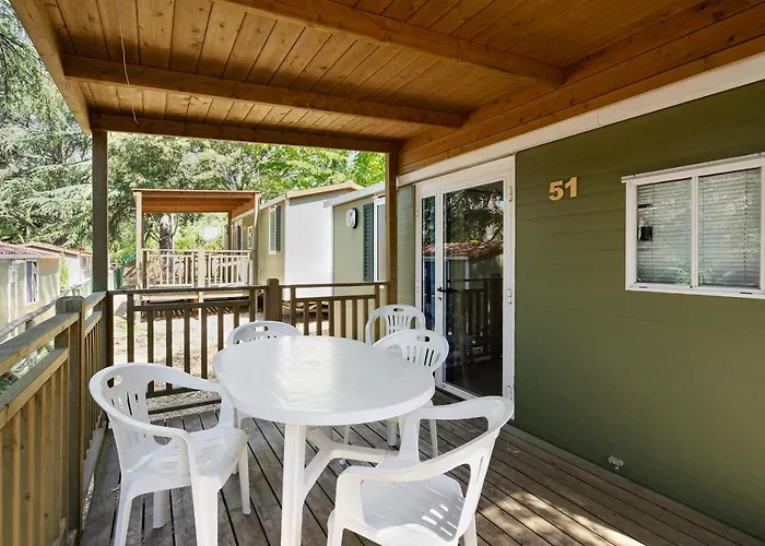 锡耶纳科勒维德露营酒店 3*